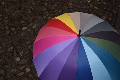 How to choose a suitable umbrella from rain or sun